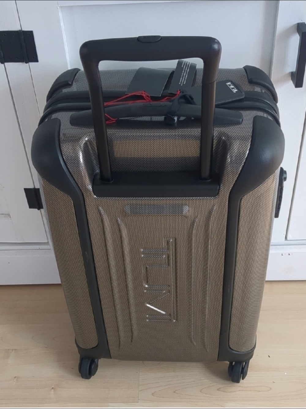 TUMI Hardshell 22" Carry-On Roller in Metallic Tan-Beige. - Picture 5 of 10